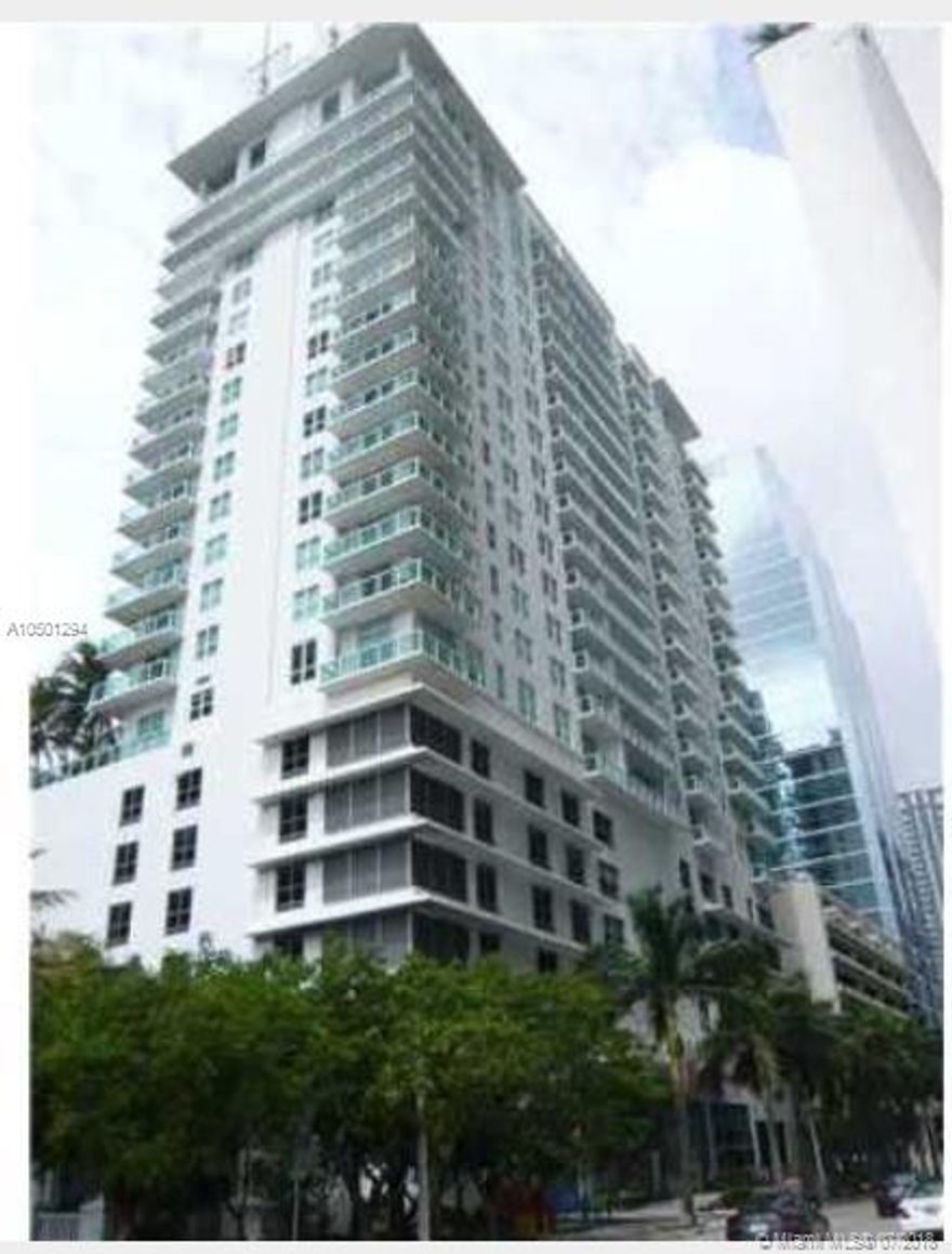 SPLIT FLOOR PLAN. BOUTIQUE STYLE BLDG. FIRST CLASS KITCHEN WITH ITALIAN CABINTRY, STAINLESS STEEL APPLIANCES, GRANITE COUNTER TOP. LOWER PENTHOUSE UNIT. BEST LINE IN BLDG WITH UNOBSTRUCTED WATER BAY VIEW. LOCATED IN THE HEART OF BRICKELL AND FINANCIAL DISTRICT AREA. STEPS FROM THE BAY, RESTAURANTS, CITY CENTER AND MARY BRICKELL VILLAGE 15 MINUTE DRIVE TO SOUTH BEACH. MUST SEE TO APPRECIATE.
