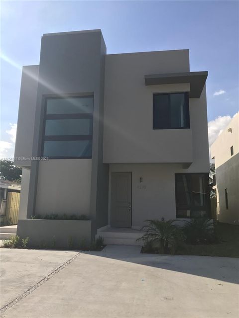 4364-4370 E 10th Ave Hialeah FL 33013