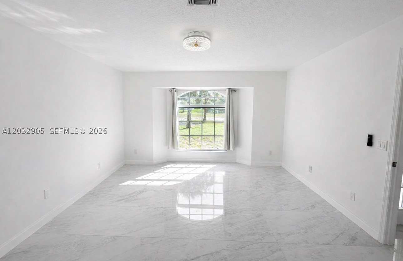 5513 Palmetto Dr