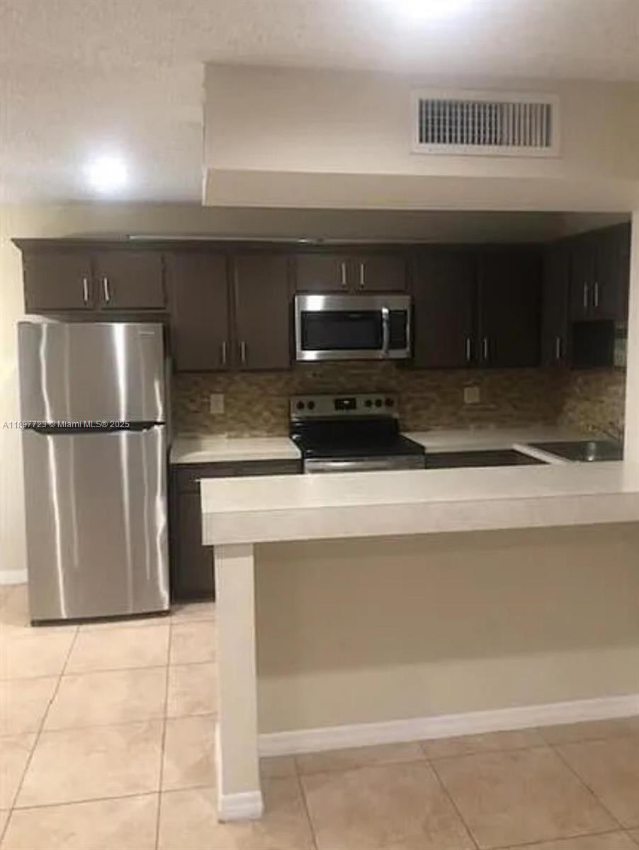 COURTYARD CONDOMINIUMS - Residential