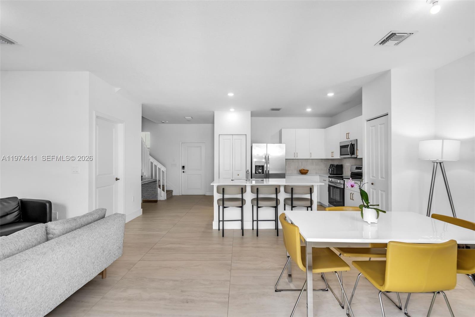 WYNDHAM LAKES PLAZA - Residential Lease