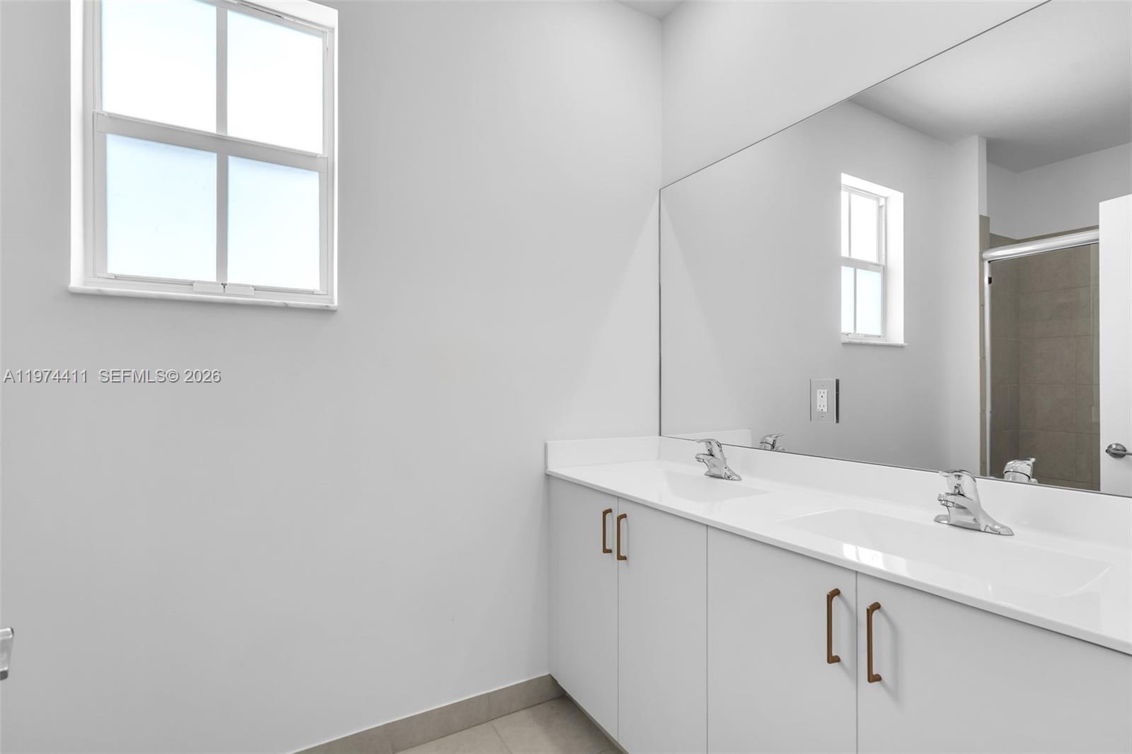 WYNDHAM LAKES PLAZA - Residential Lease