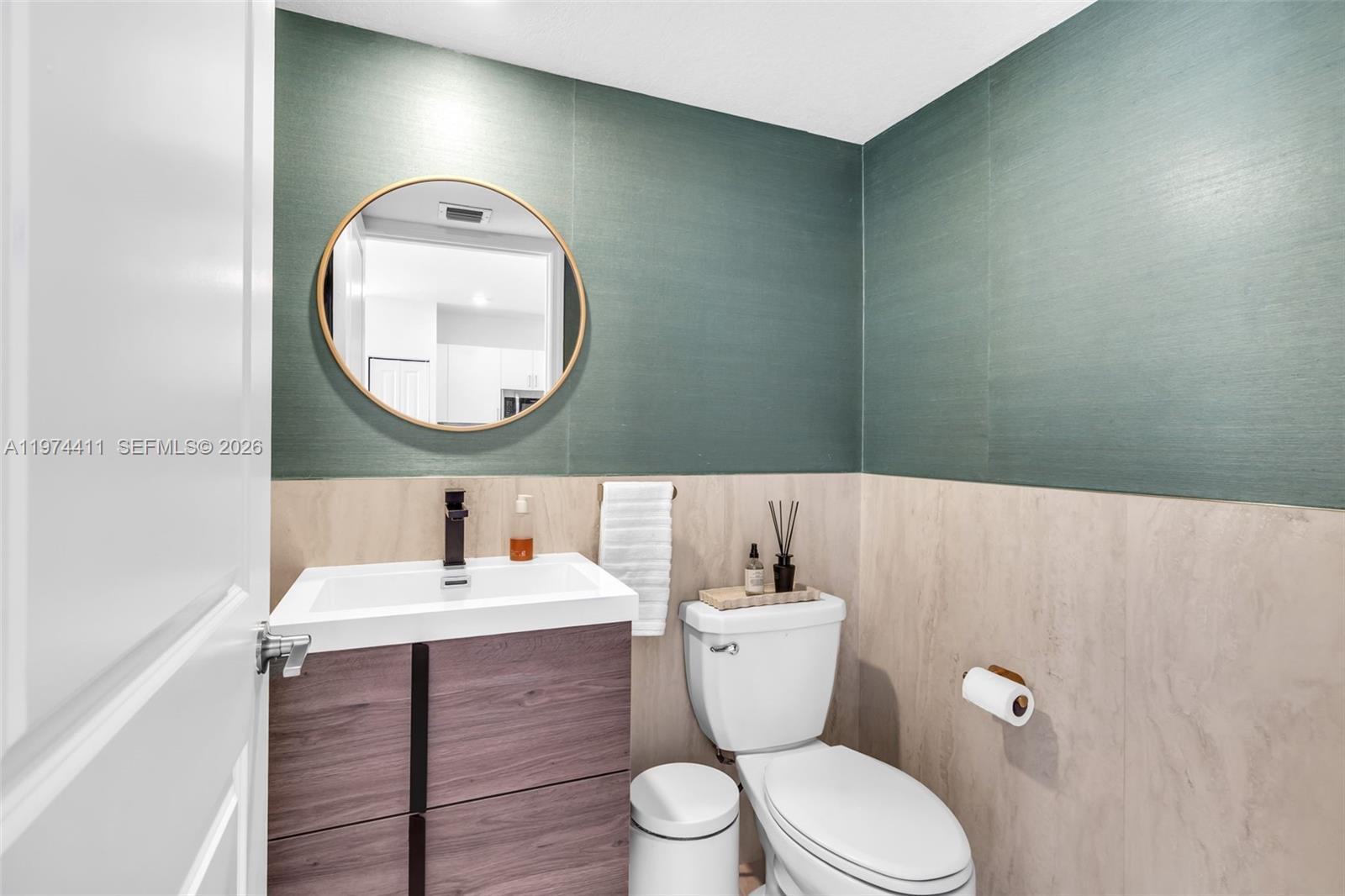 WYNDHAM LAKES PLAZA - Residential Lease