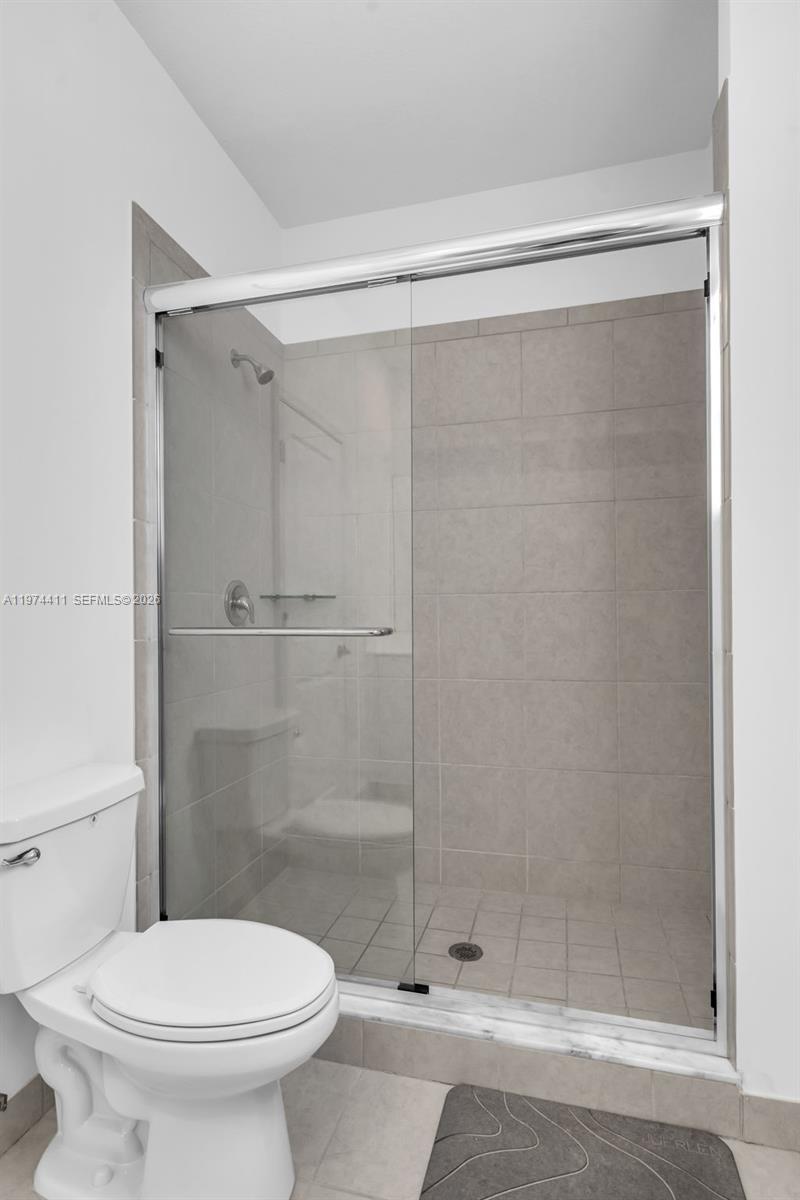 WYNDHAM LAKES PLAZA - Residential Lease