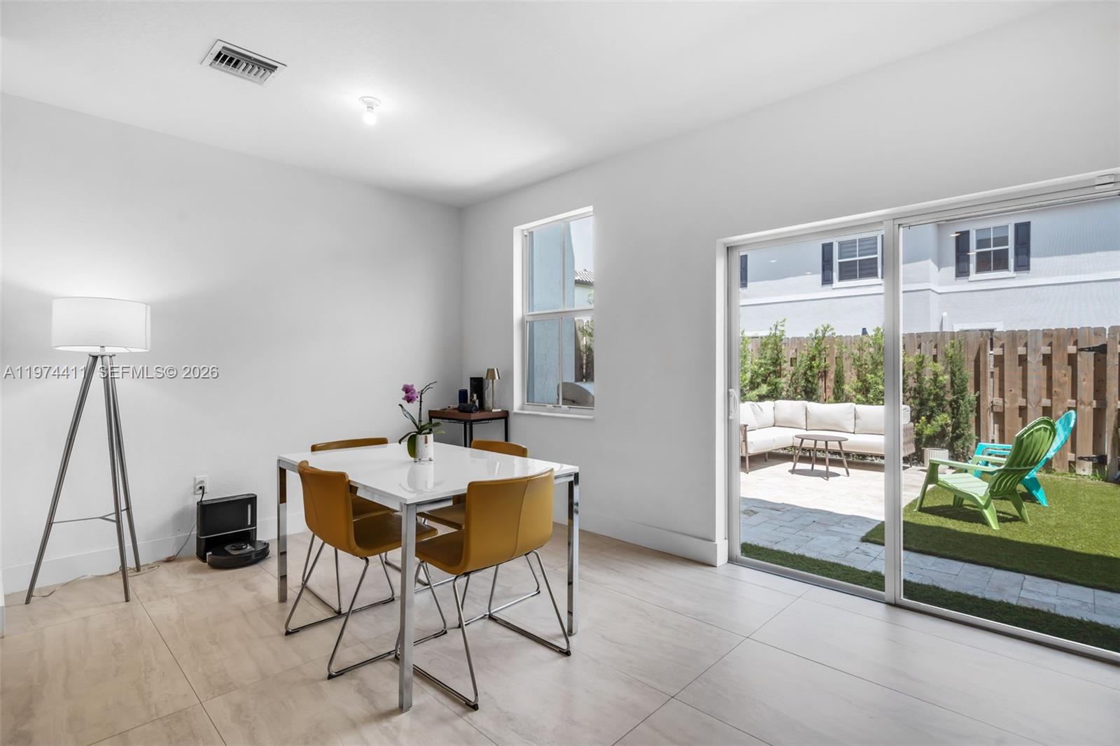 WYNDHAM LAKES PLAZA - Residential Lease