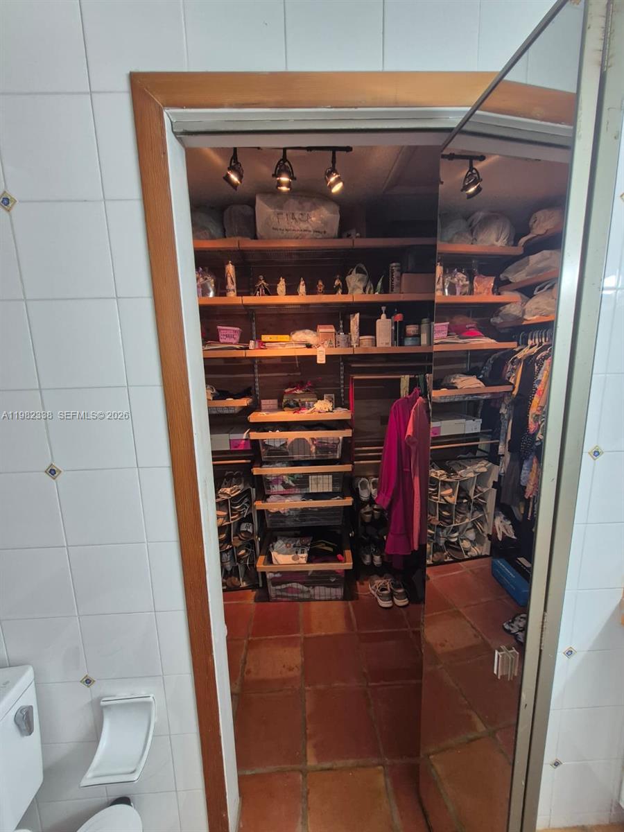 KENDALL KINGDOM - Residential