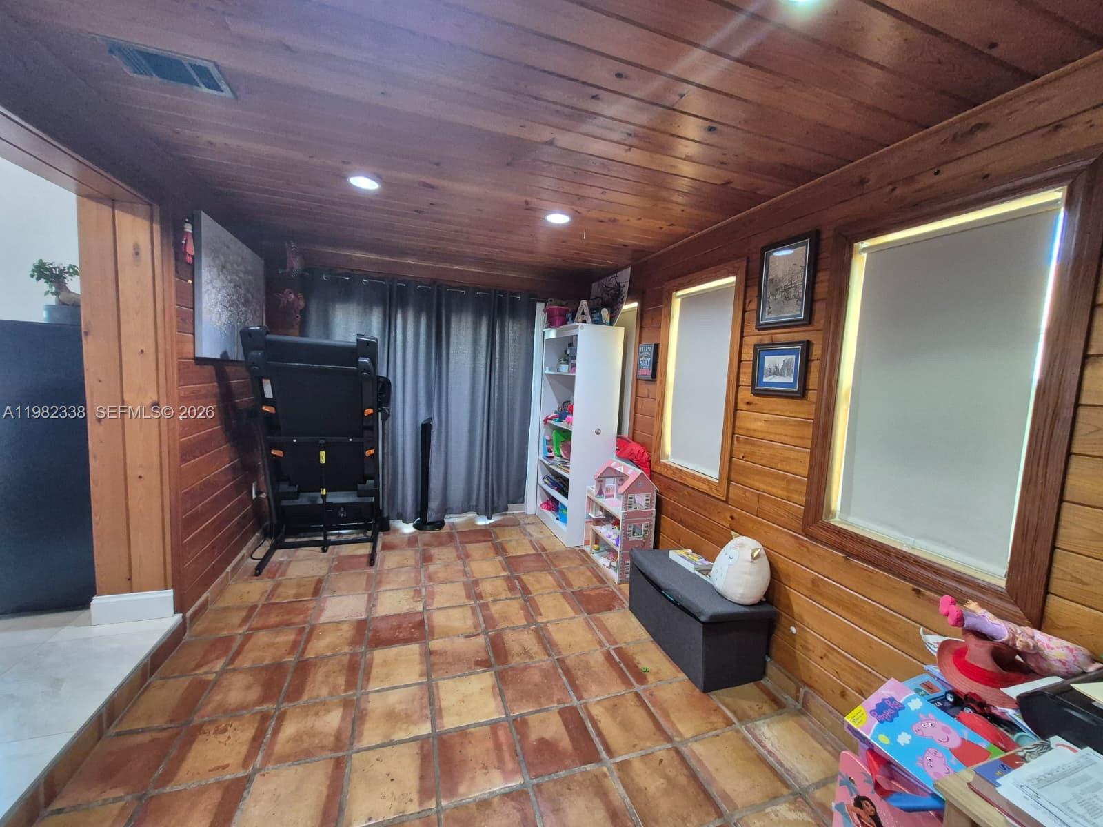 KENDALL KINGDOM - Residential