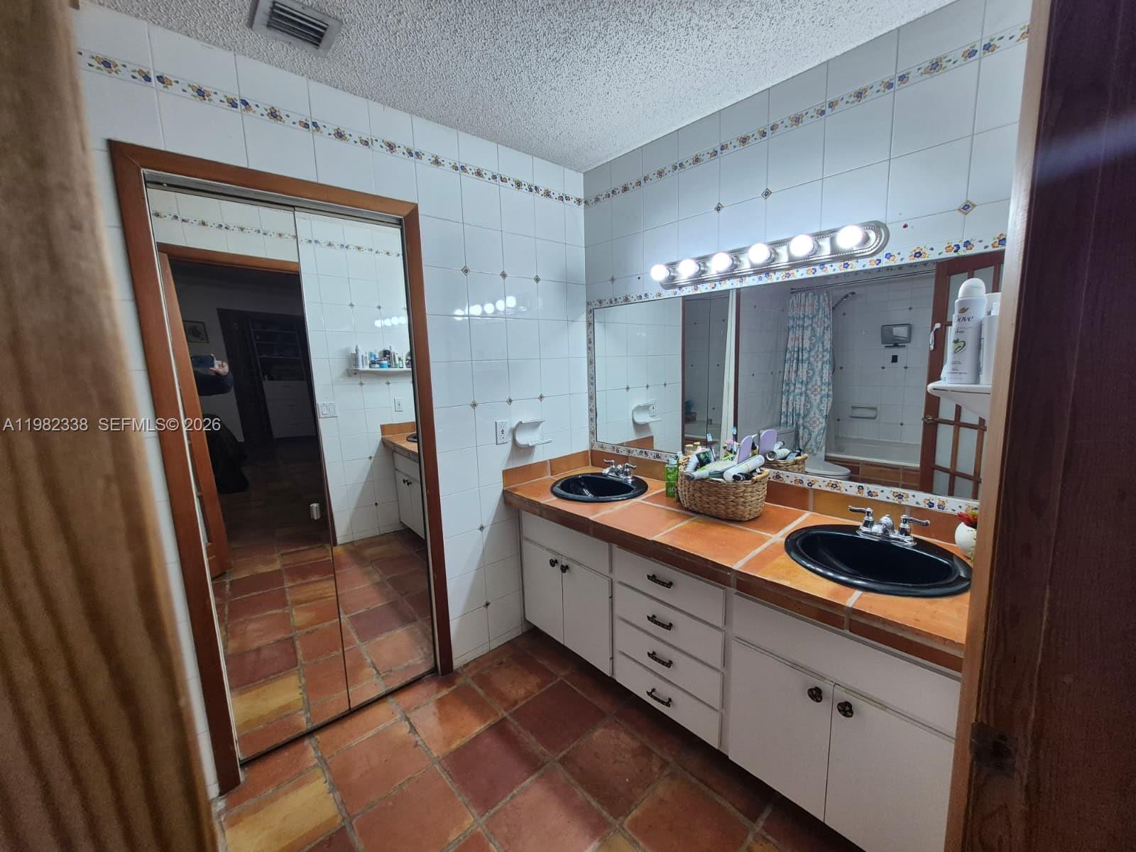 KENDALL KINGDOM - Residential