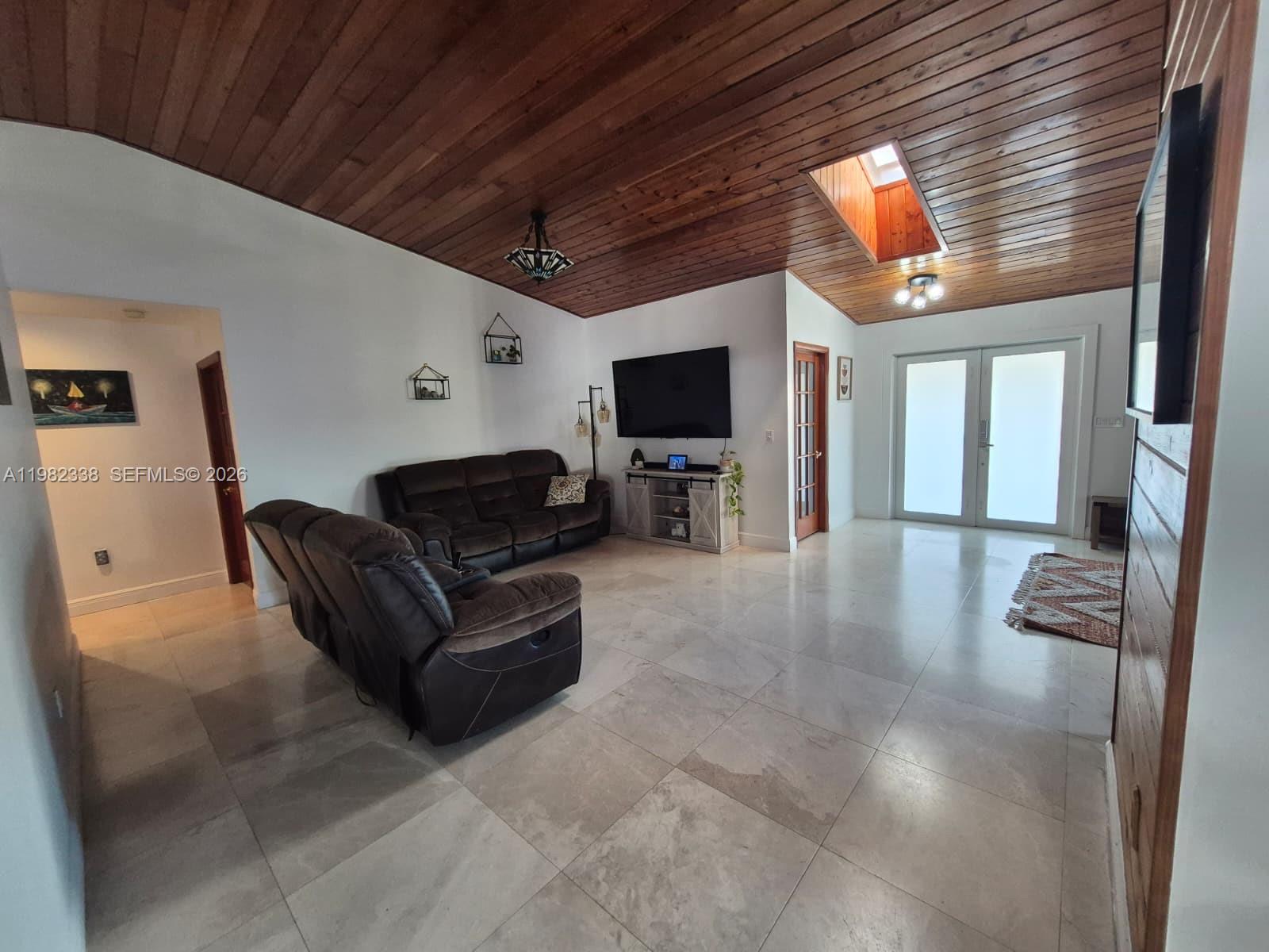 KENDALL KINGDOM - Residential