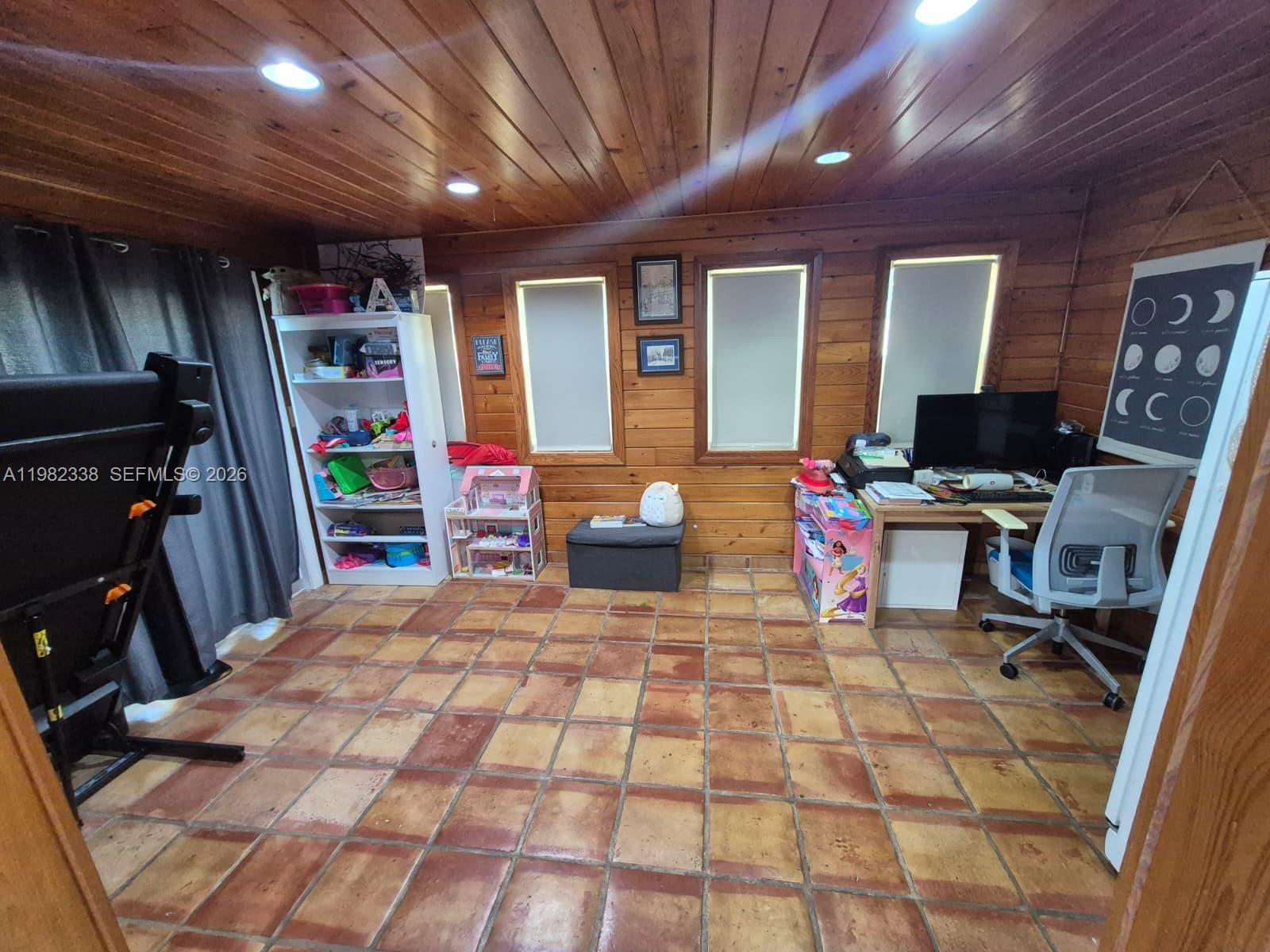 KENDALL KINGDOM - Residential