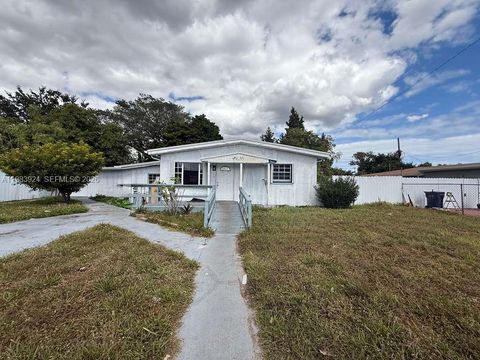 1541 NE 205th Ter Miami FL 33179