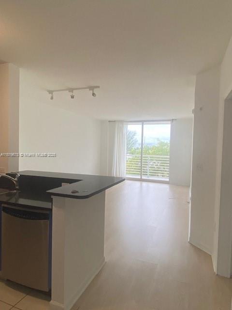 VENTURE AT AVENTURA WEST - Residential