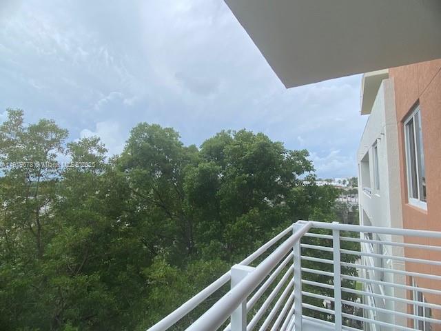 VENTURE AT AVENTURA WEST - Residential