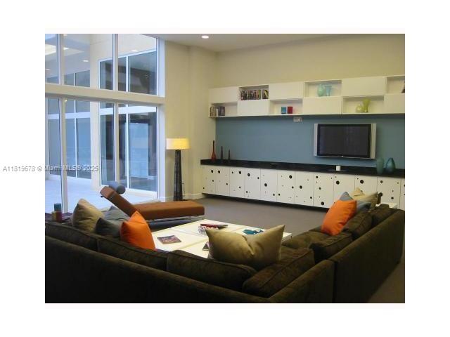 VENTURE AT AVENTURA WEST - Residential