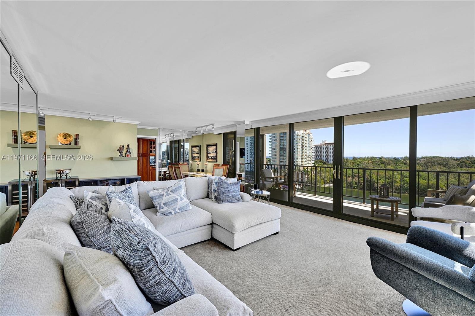 CORINTHIAN ON THE INTRACO - Residential