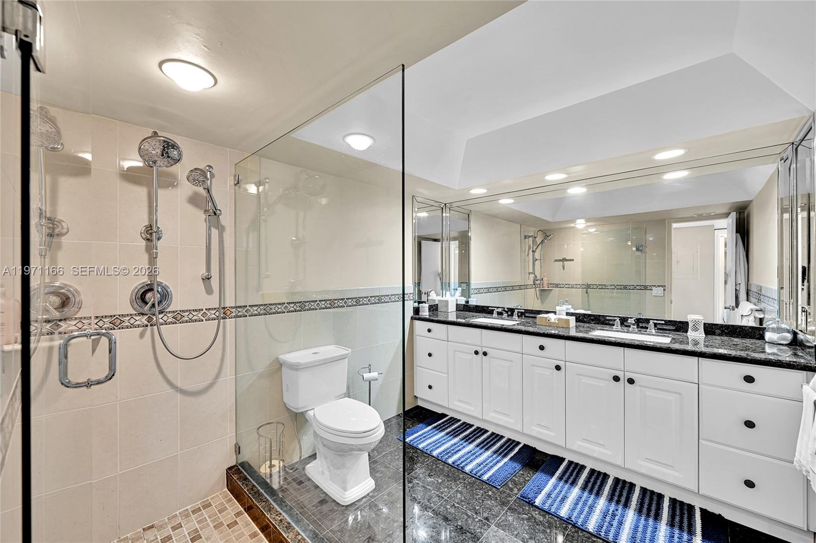 CORINTHIAN ON THE INTRACO - Residential