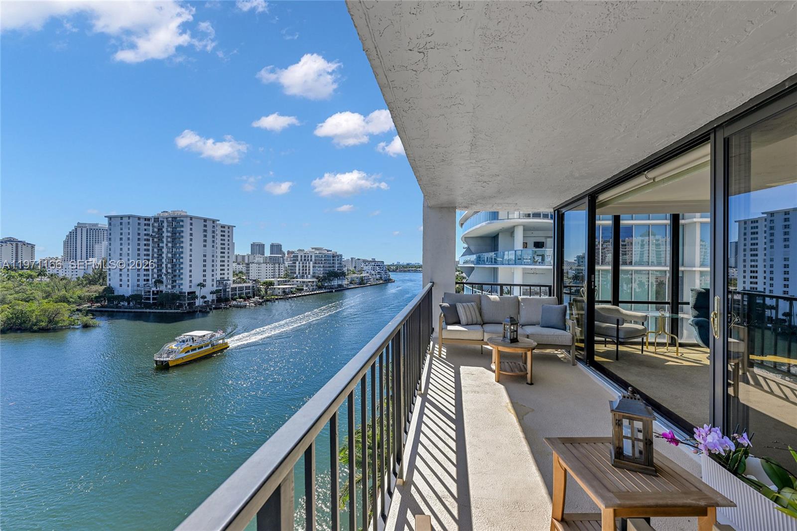 CORINTHIAN ON THE INTRACO - Residential