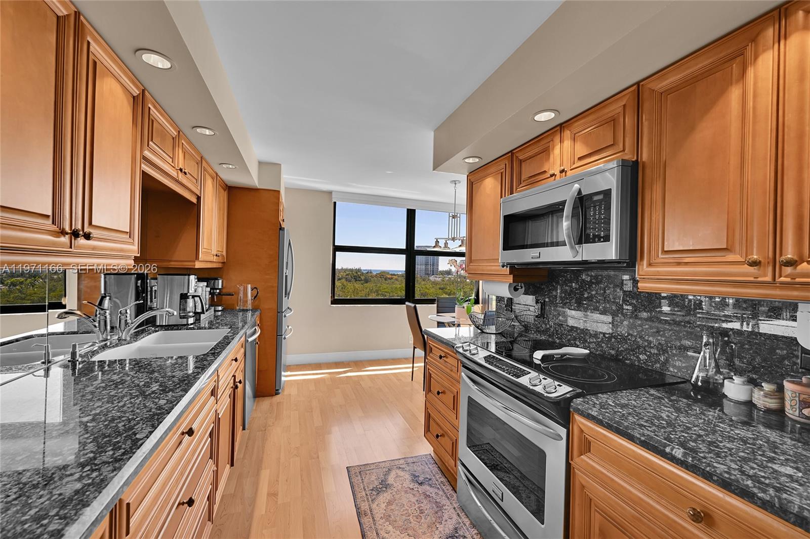 CORINTHIAN ON THE INTRACO - Residential