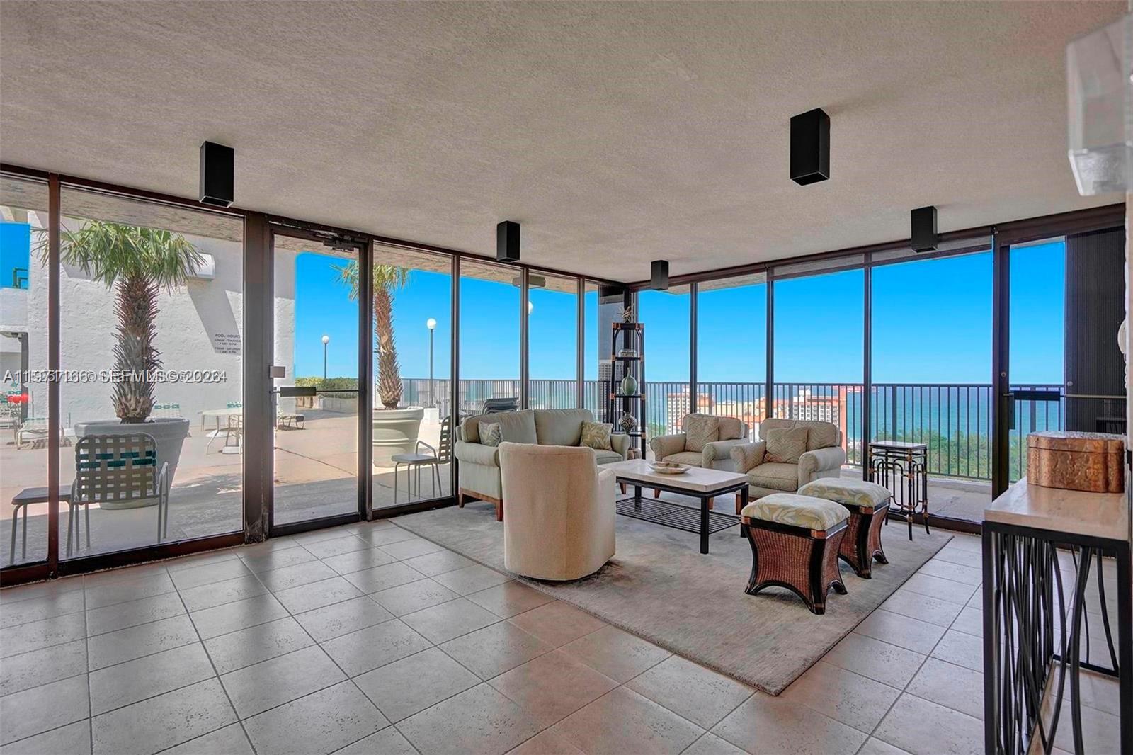 CORINTHIAN ON THE INTRACO - Residential