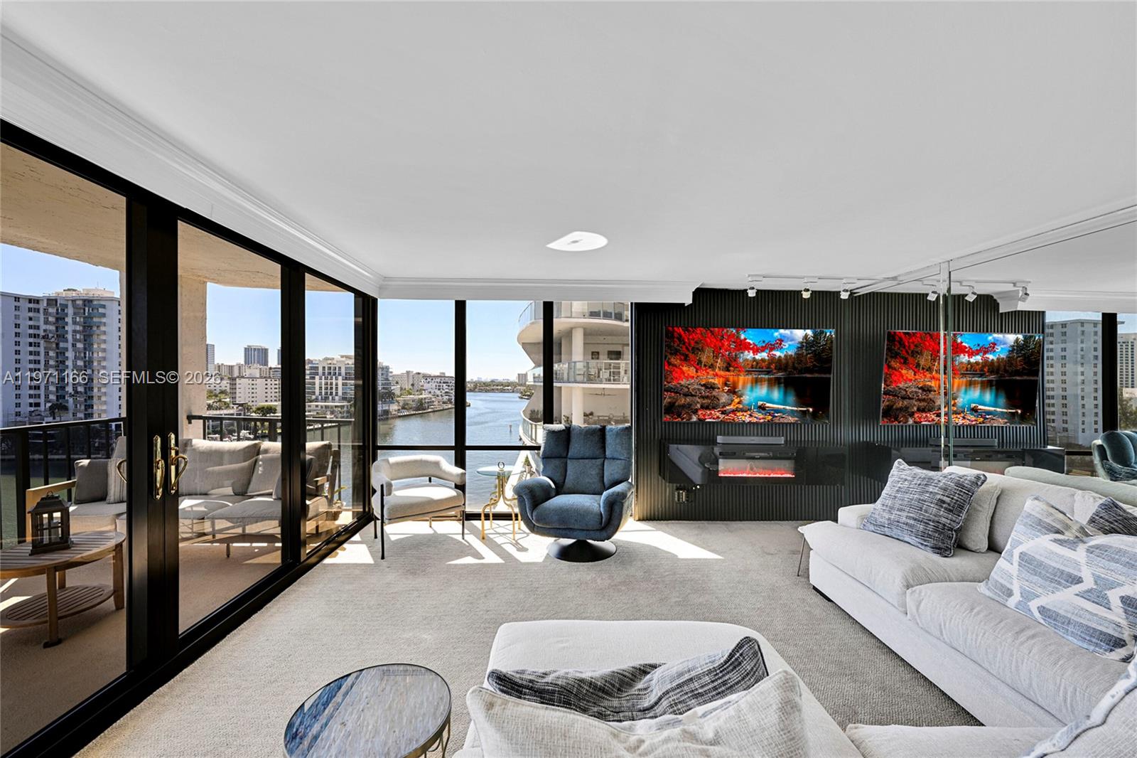 CORINTHIAN ON THE INTRACO - Residential