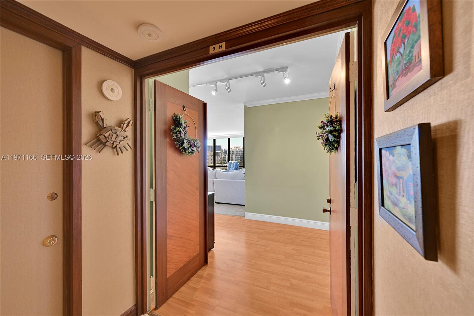 CORINTHIAN ON THE INTRACO - Residential