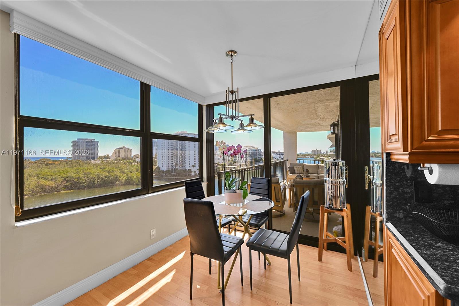 CORINTHIAN ON THE INTRACO - Residential