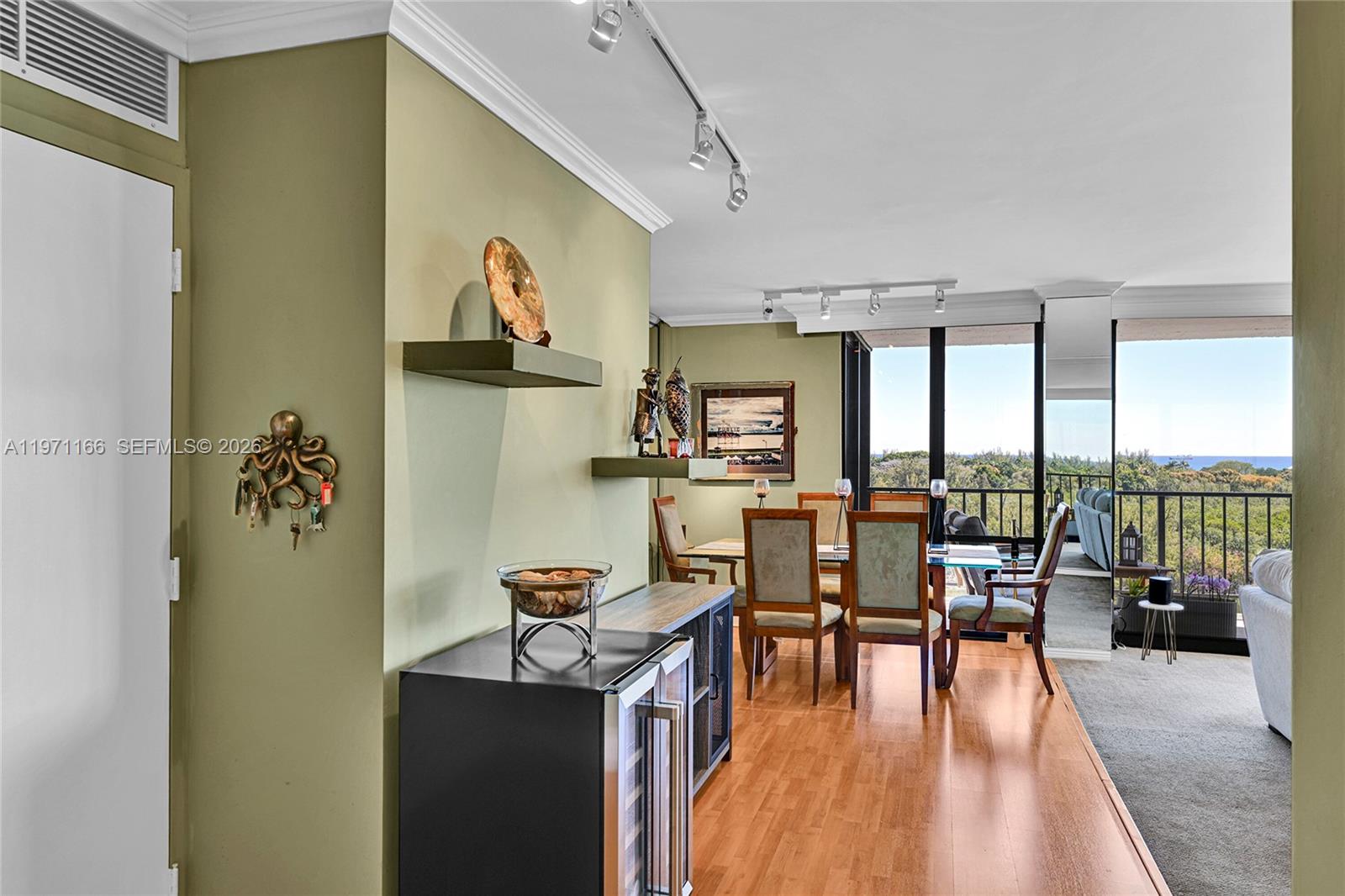 CORINTHIAN ON THE INTRACO - Residential