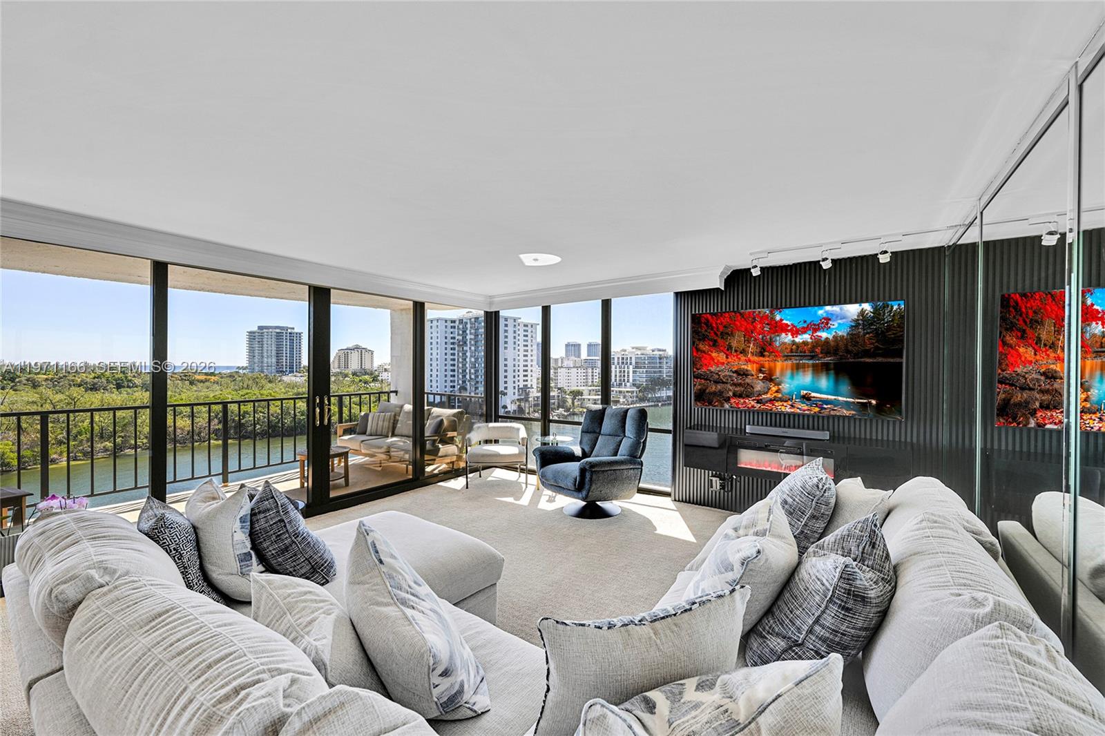 CORINTHIAN ON THE INTRACO - Residential