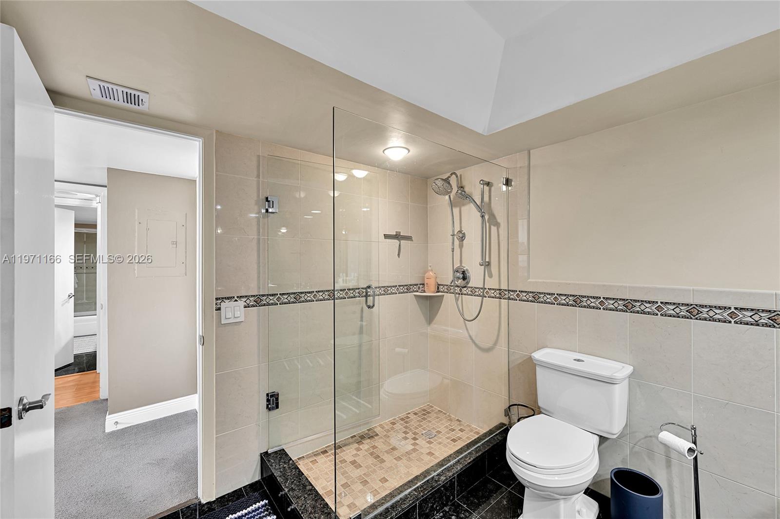 CORINTHIAN ON THE INTRACO - Residential