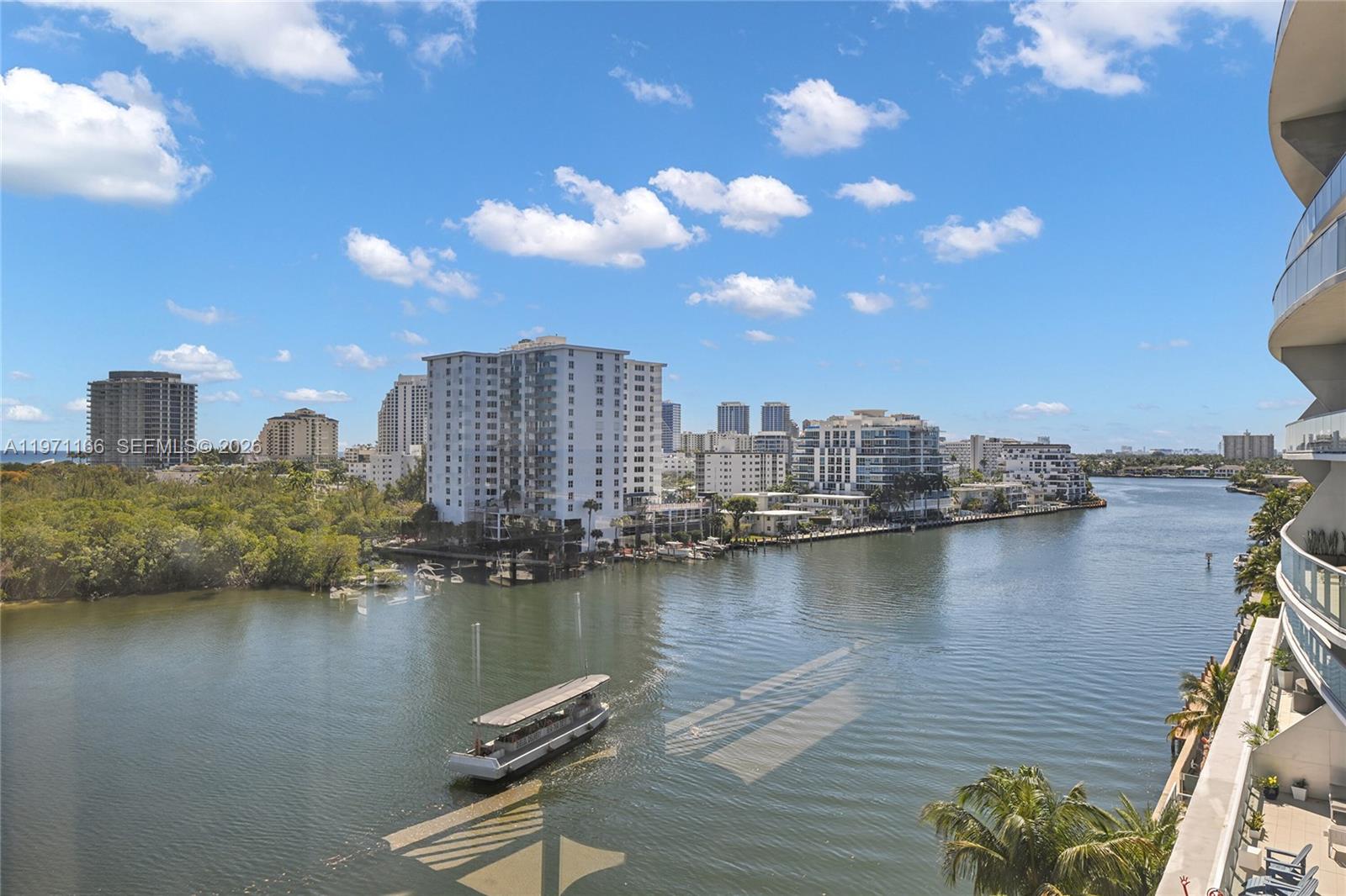 CORINTHIAN ON THE INTRACO - Residential