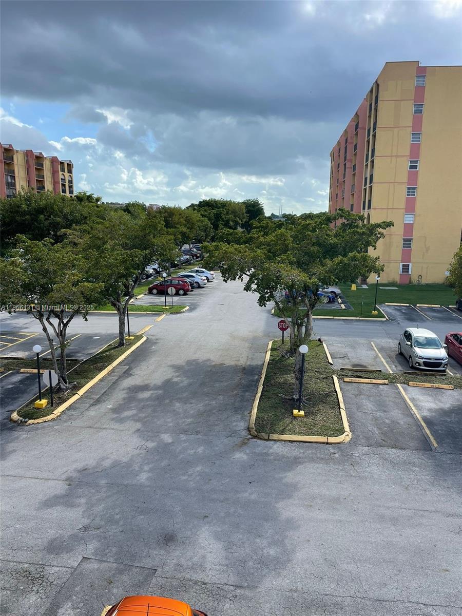 SUNSET VILLAS NO 3 CONDO - Residential