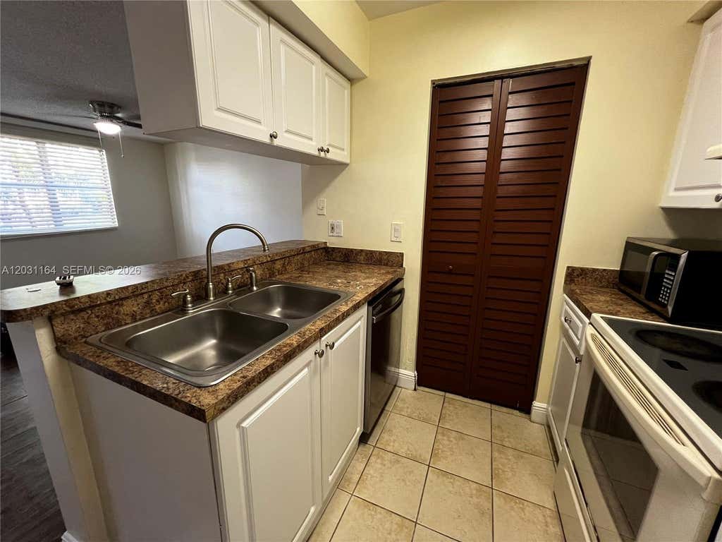 Photo of 1239 SW 46th Ave #905, Pompano Beach, FL 33069 (MLS # A12031164)