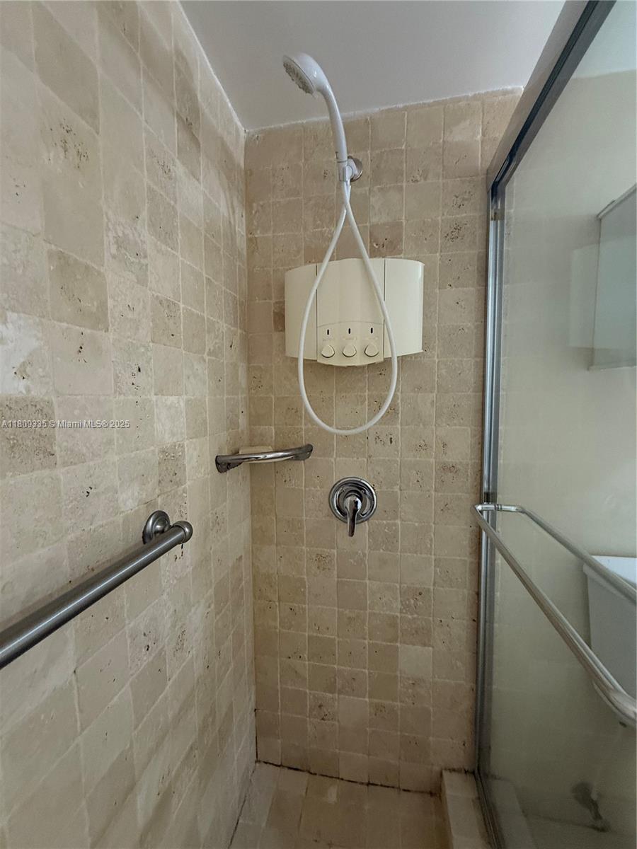 KENLAND POINTE CONDO IV - Residential