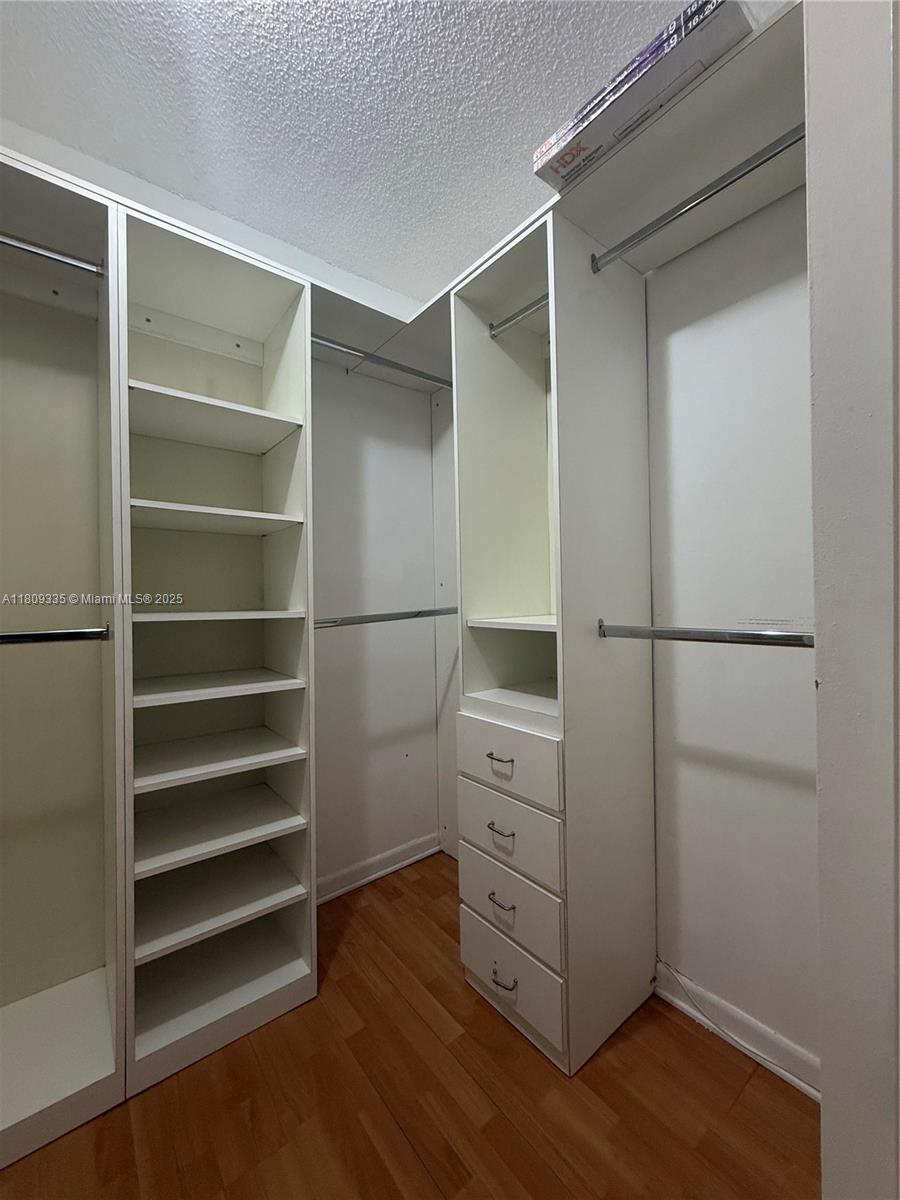 KENLAND POINTE CONDO IV - Residential