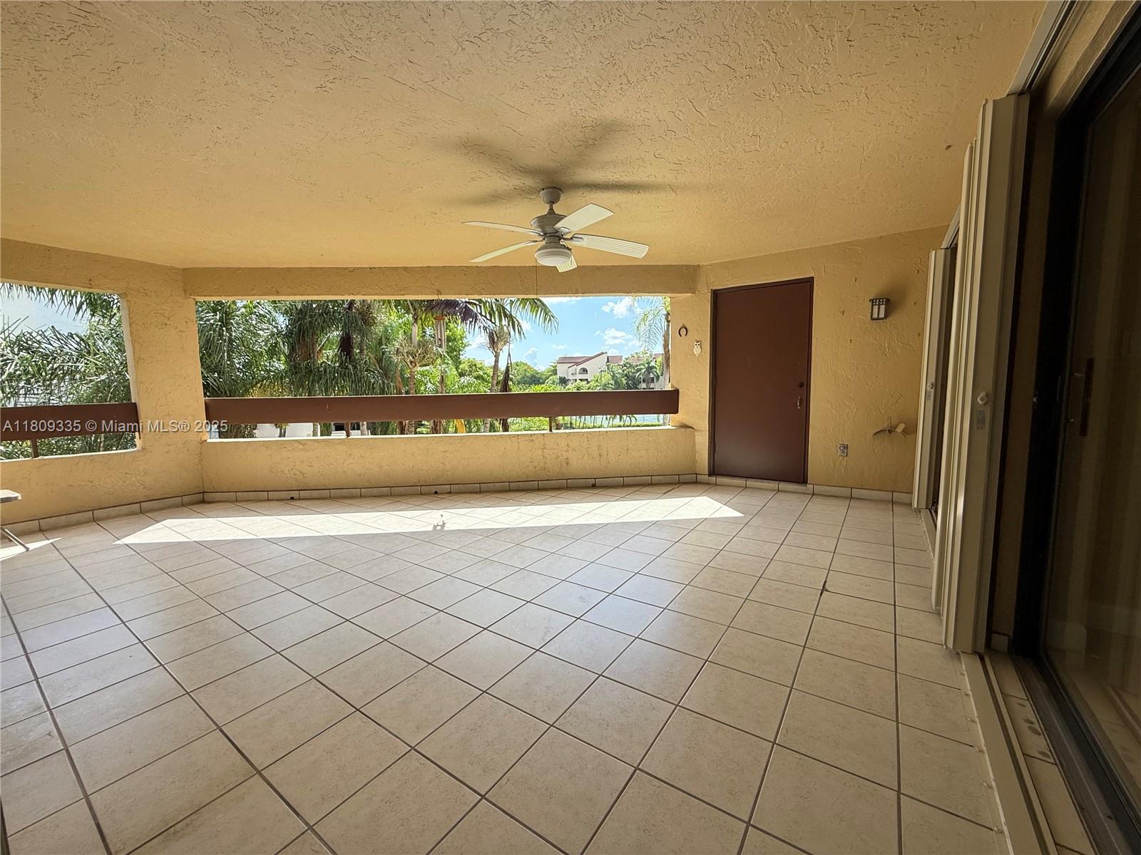 KENLAND POINTE CONDO IV - Residential