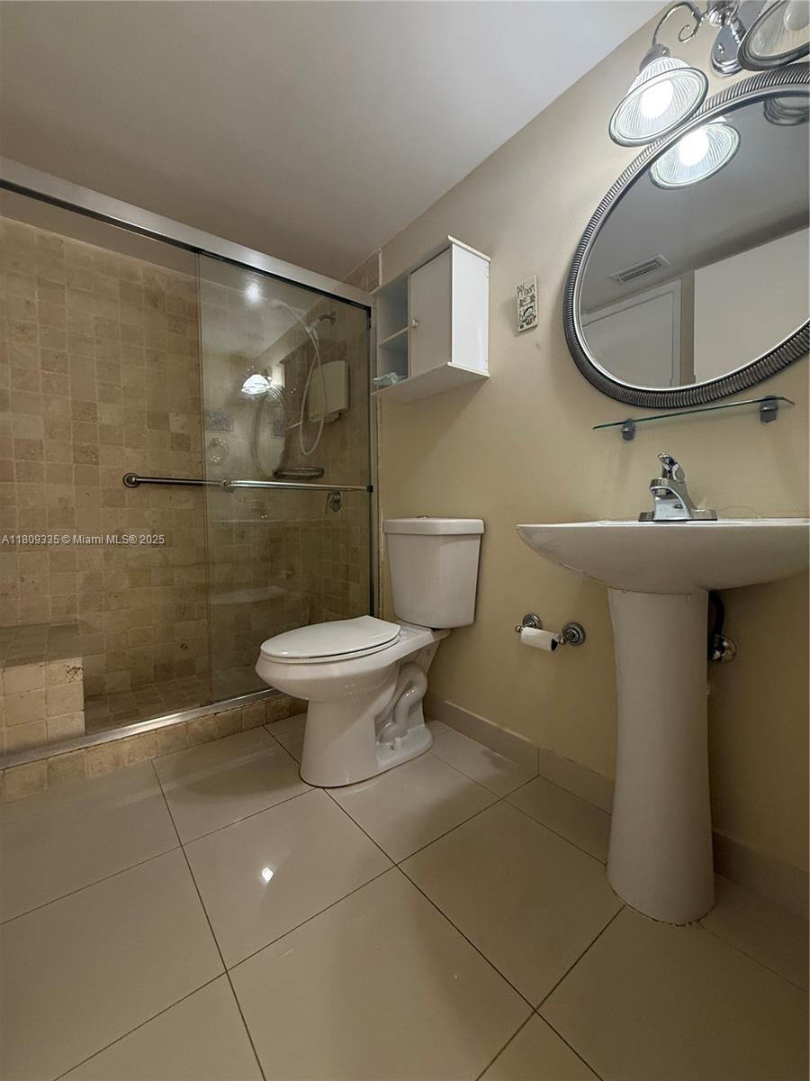 KENLAND POINTE CONDO IV - Residential