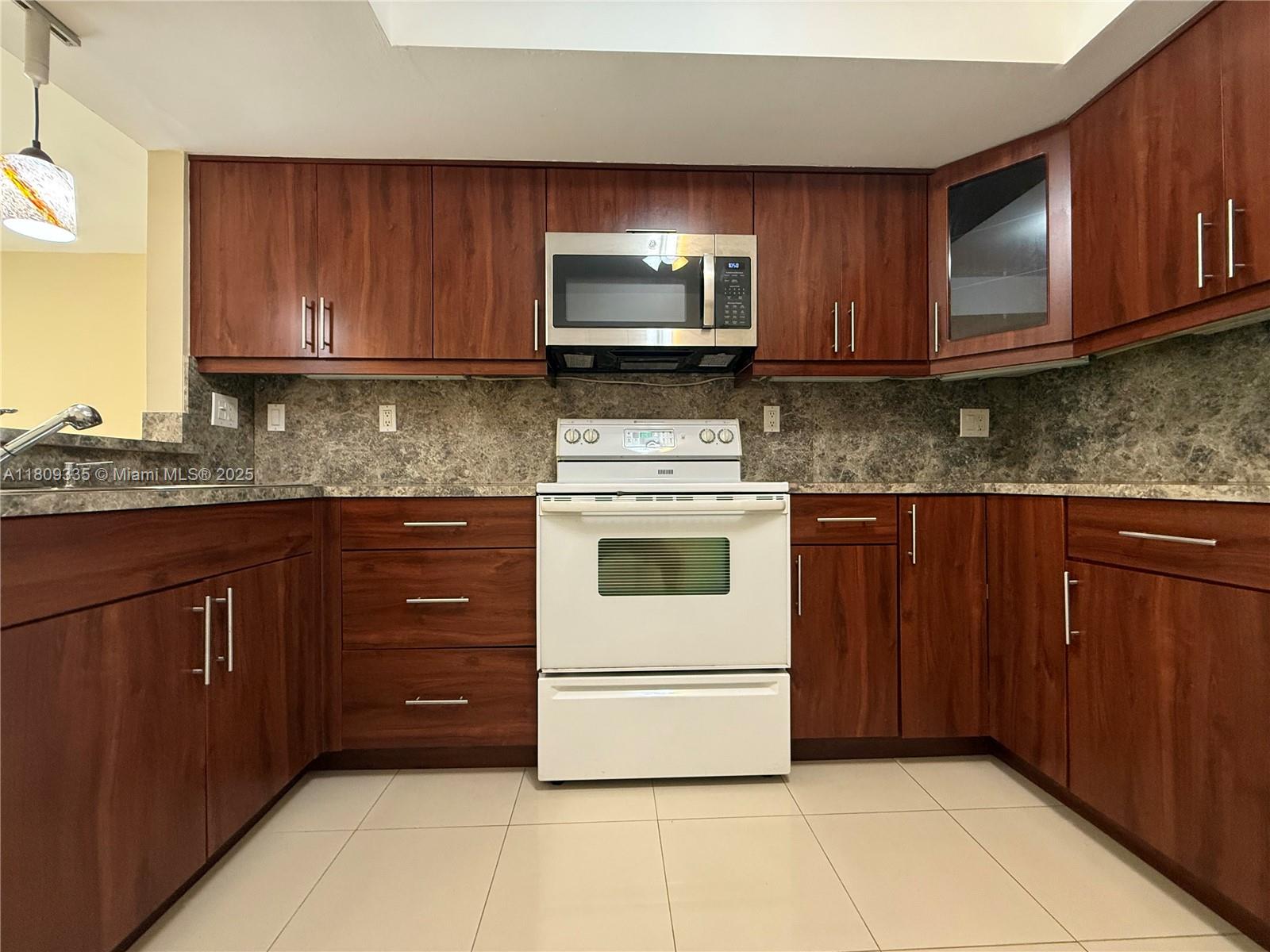 KENLAND POINTE CONDO IV - Residential
