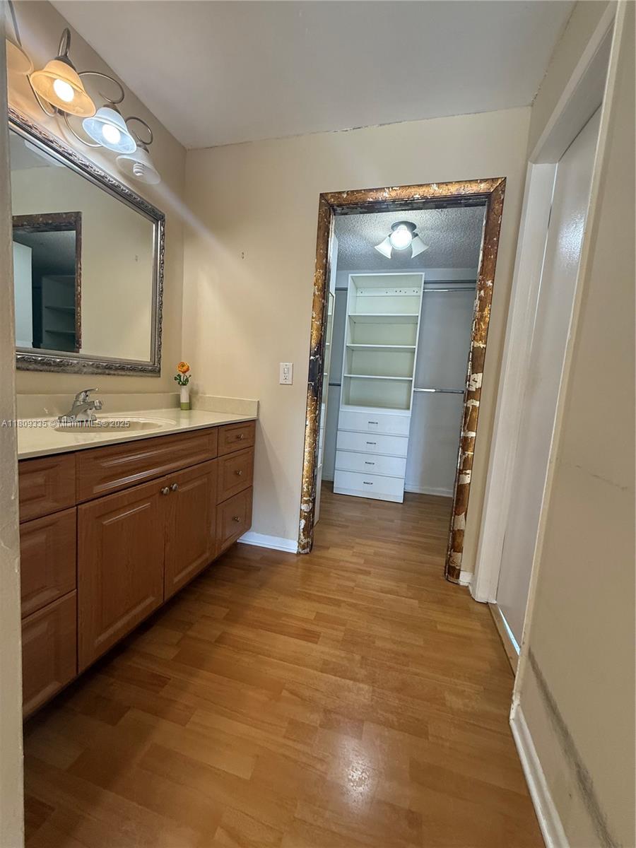 KENLAND POINTE CONDO IV - Residential