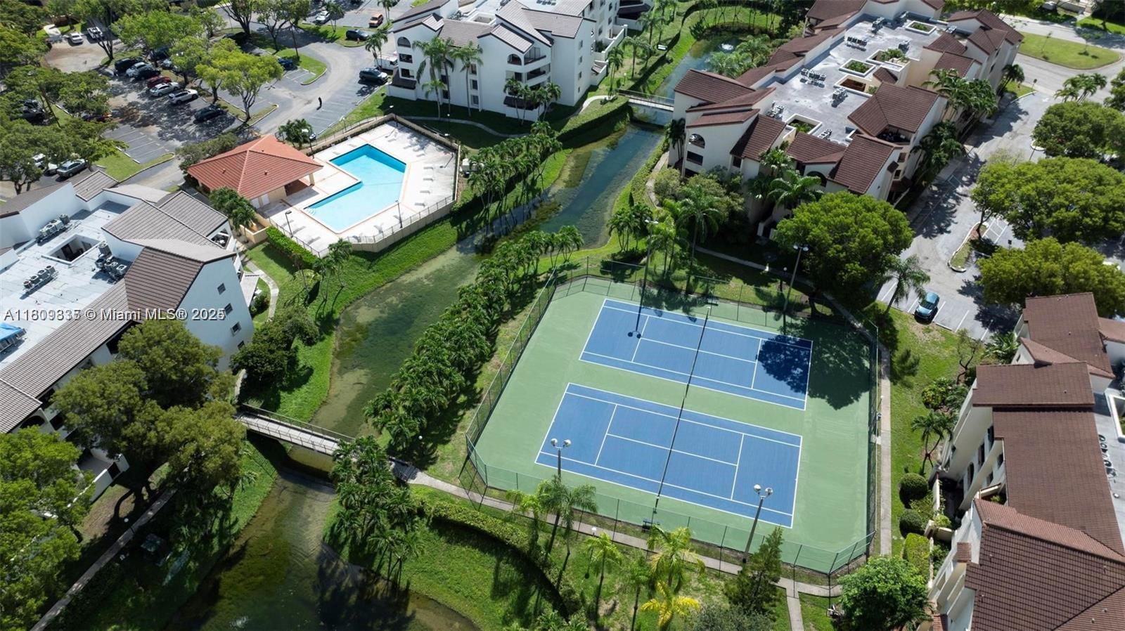 KENLAND POINTE CONDO IV - Residential