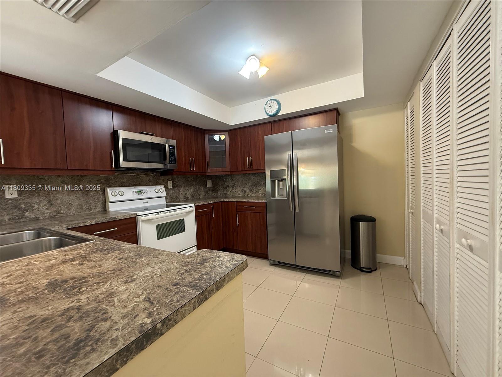 KENLAND POINTE CONDO IV - Residential