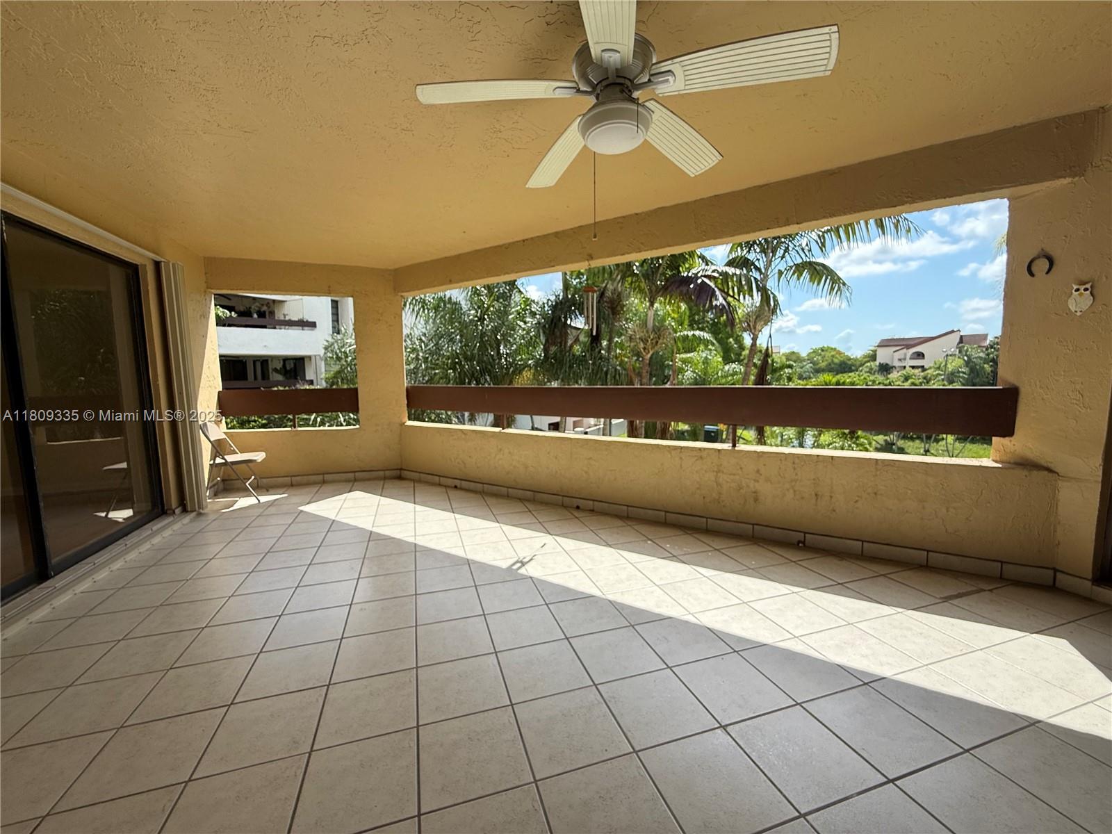 KENLAND POINTE CONDO IV - Residential