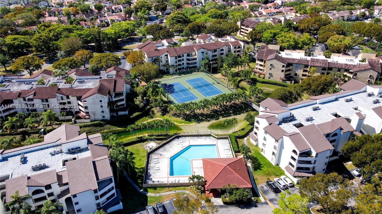 KENLAND POINTE CONDO IV - Residential