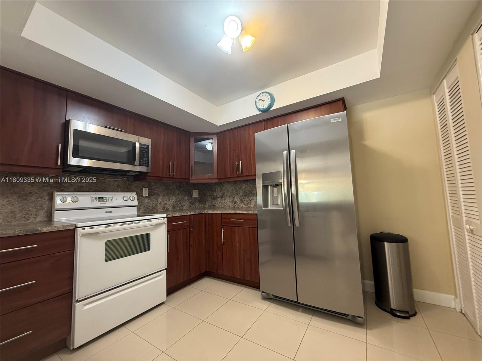 KENLAND POINTE CONDO IV - Residential