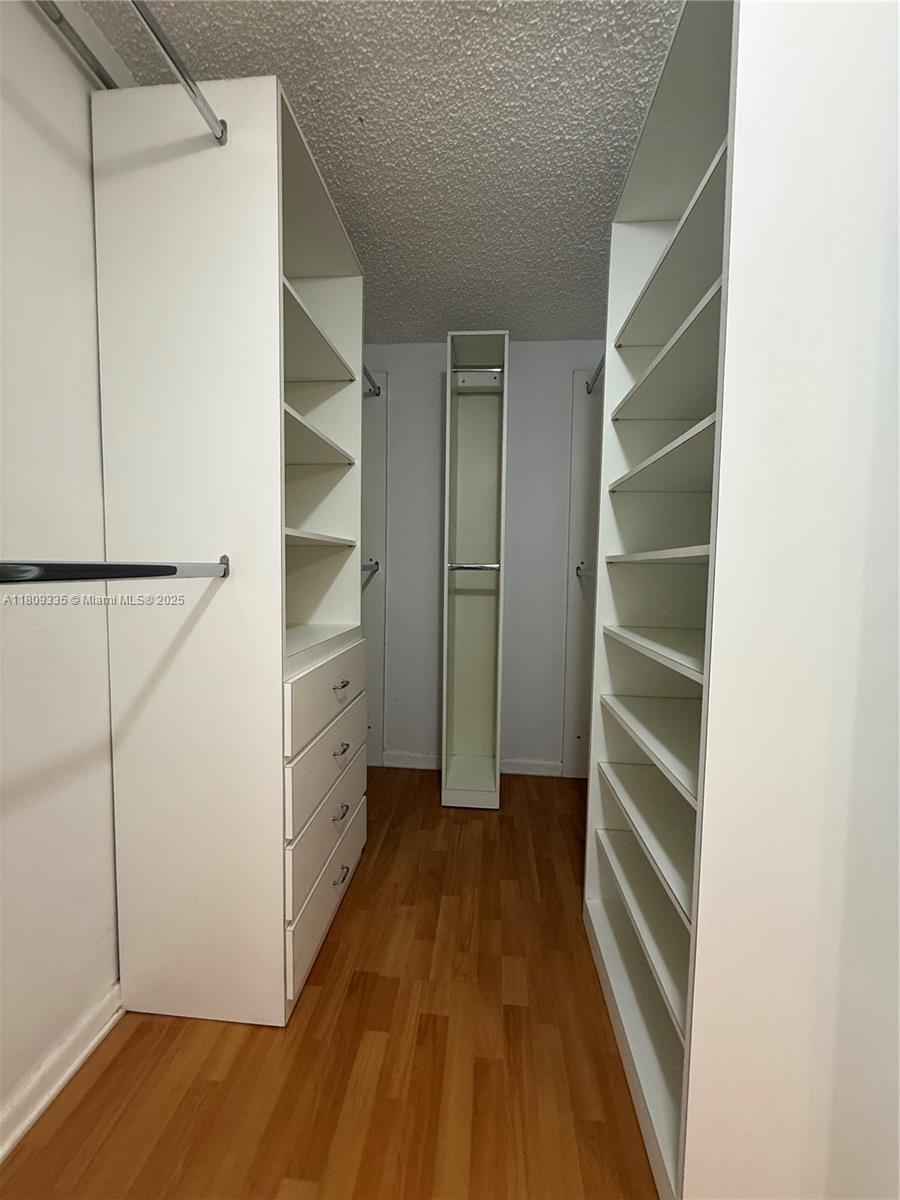 KENLAND POINTE CONDO IV - Residential