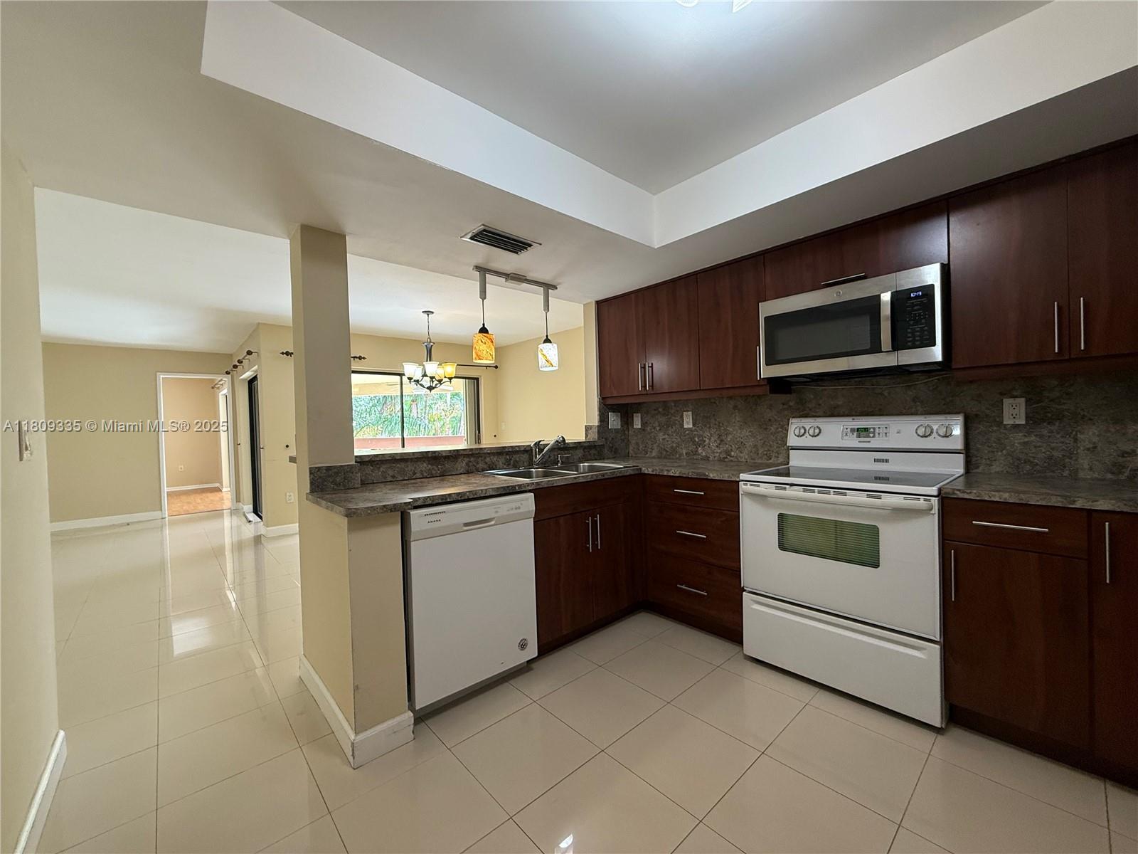 KENLAND POINTE CONDO IV - Residential