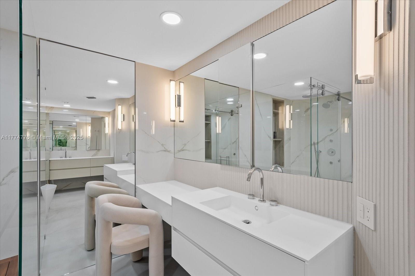 IL VILLAGGIO ON SOUTH BEA - Residential