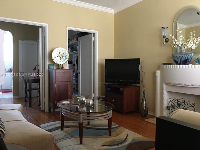 SB MANOR HOUSE CONDO - Residential