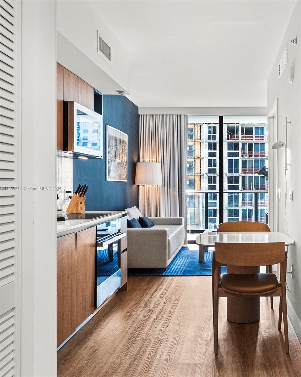 GALE RESIDENCES - Residential