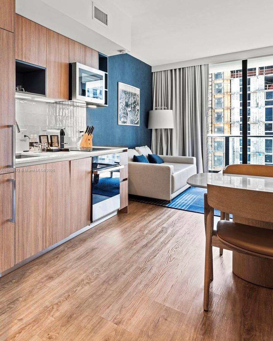 GALE RESIDENCES - Residential