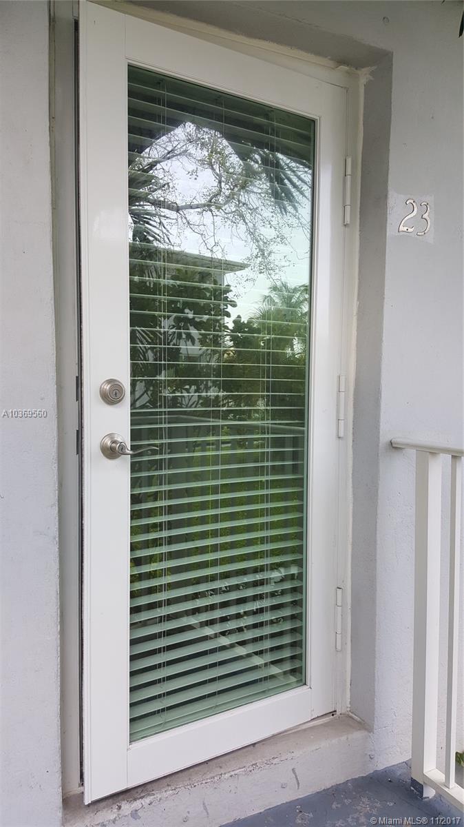 BEAUTIFUL UNIT 1/1 RECENT UPDATED READY TO MOVE IN. LOCATED NEAR TO A GREAT RESTAURANTS IN MIAMI BEACH, CLOSE TO THE BEACH AND CLOSE TO BUS STATIONS.
